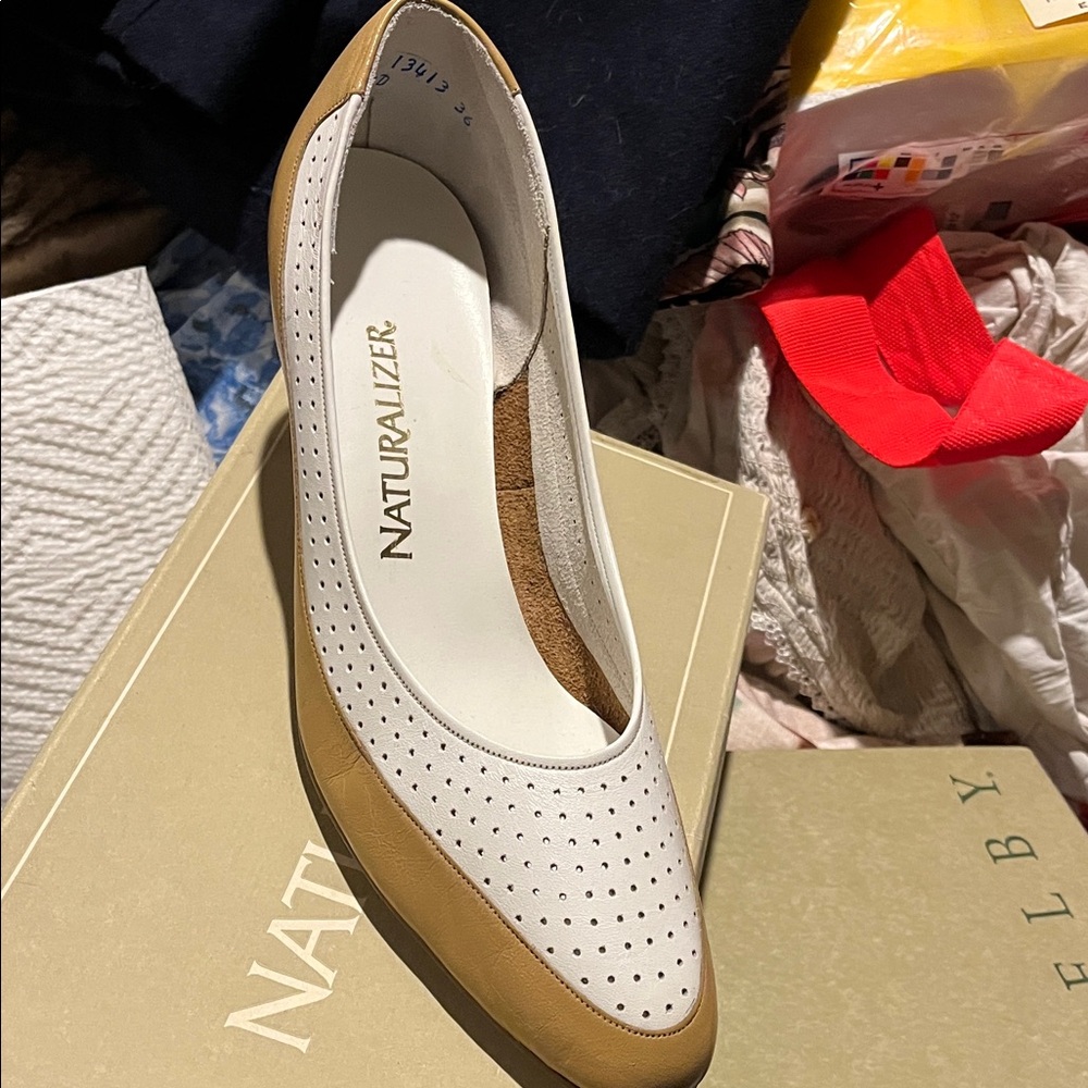 Vintage sz 10b Naturalizer Women's Perforated White and Tan shoes